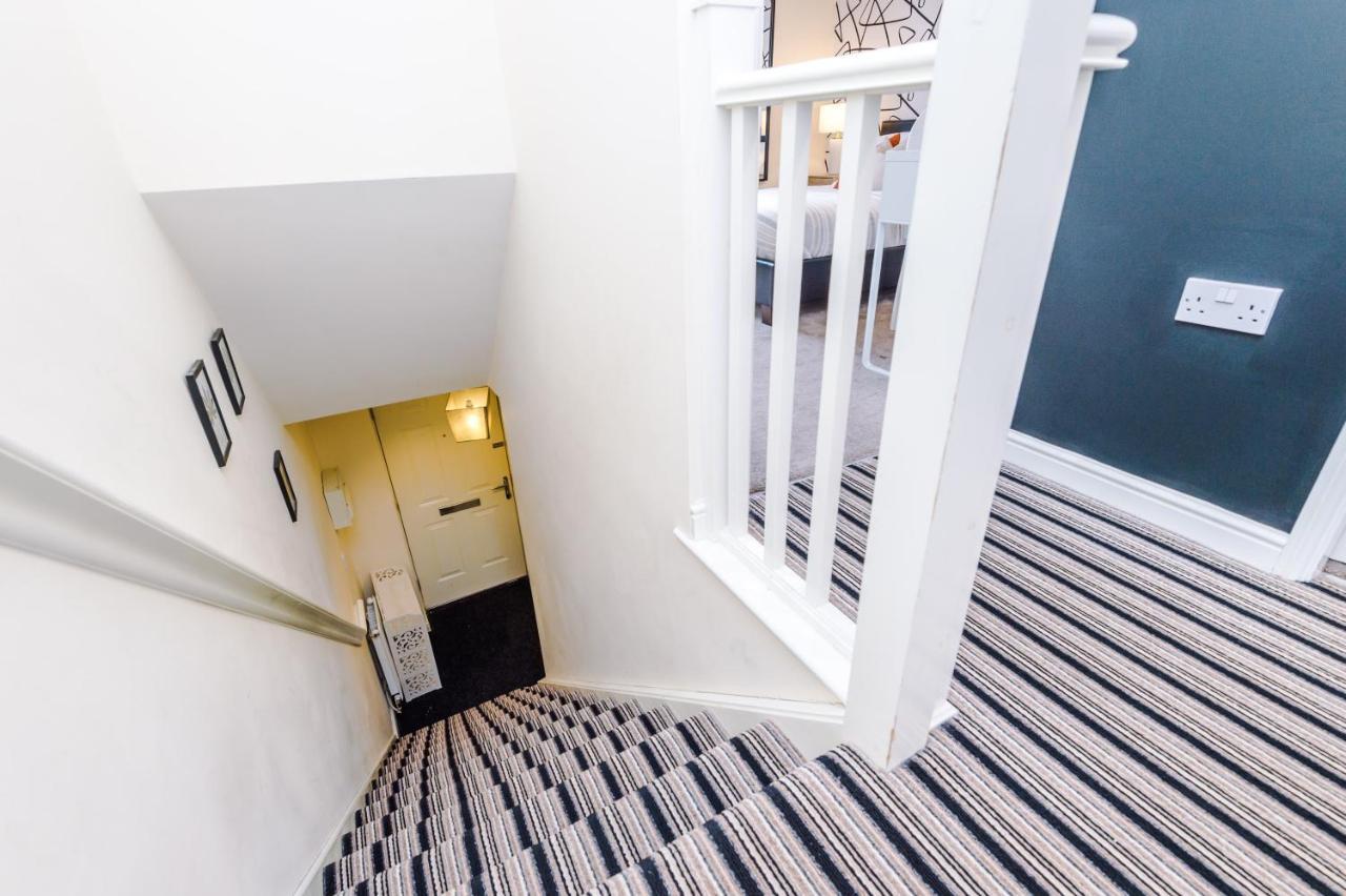 Chic 2 Bed House With Garden & Free Parking Villa Manchester Exterior photo